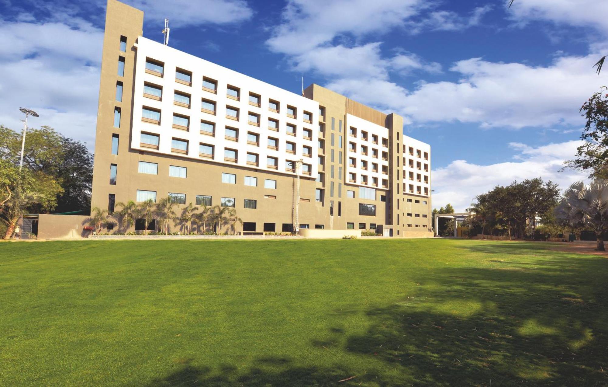 מלון Narayani Heights, אחמדאבאד מראה חיצוני תמונה