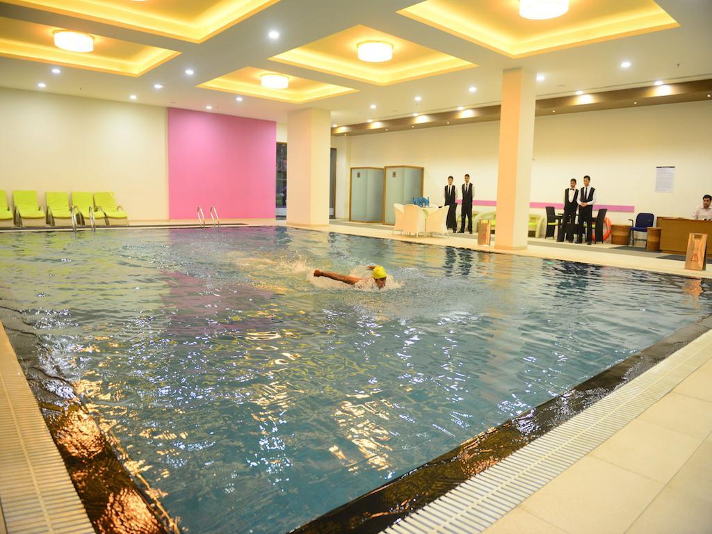 מלון Narayani Heights, אחמדאבאד מראה חיצוני תמונה