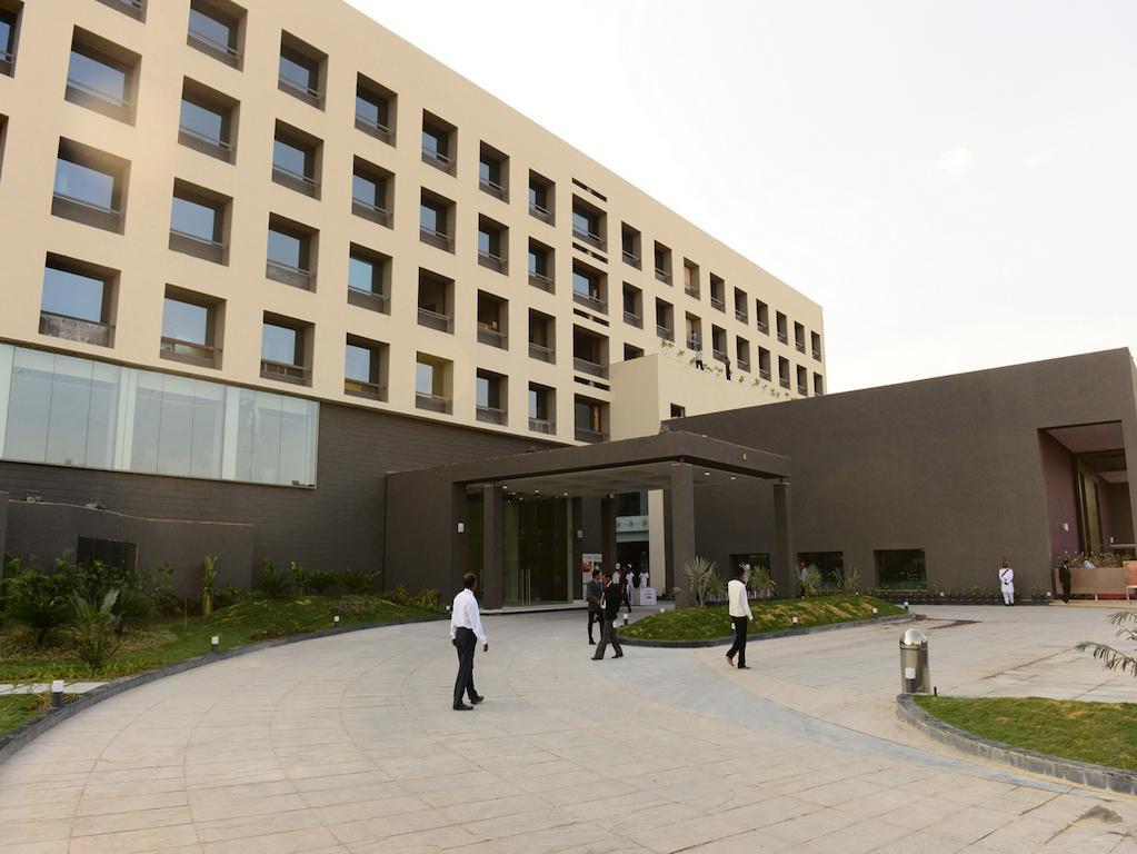 מלון Narayani Heights, אחמדאבאד מראה חיצוני תמונה